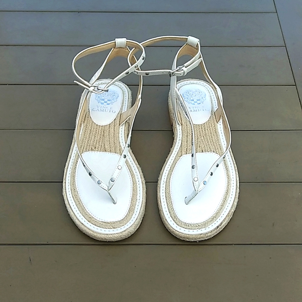 NEW Vince Camuto Kelmia Sandals
